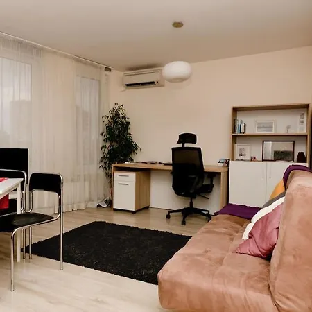 Apartamento до парк и метро *