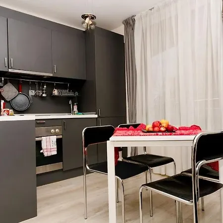 до парк и метро Apartament