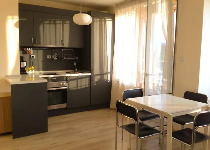 до парк и метро Apartament