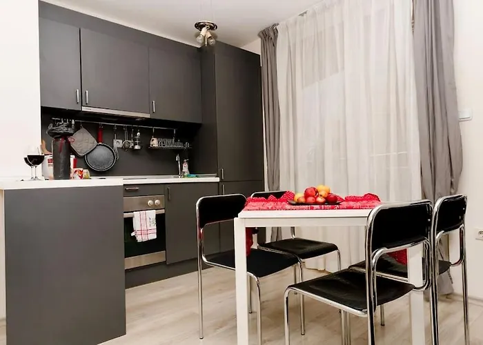 до парк и метро Apartament